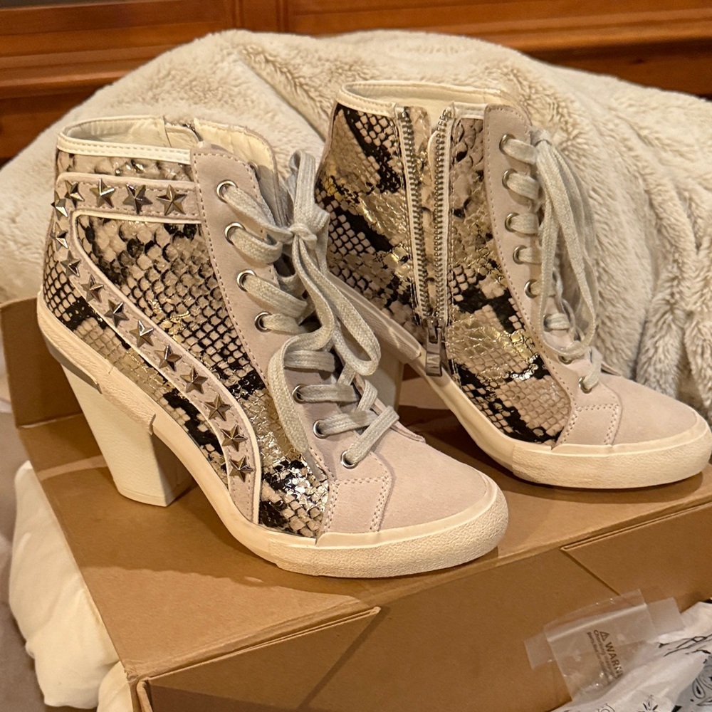 Stylish Beige and Snake Print Women's Heeled Sneakers